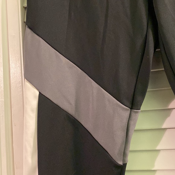 Adidas Women’s Aeroready Black White Gray Colorblock Logo Leggings M - Picture 9 of 10